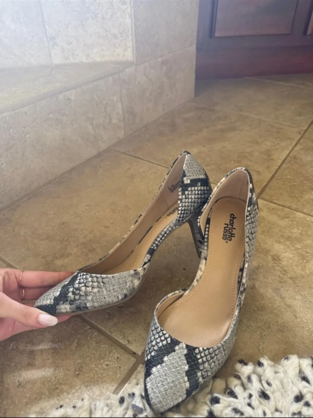 heels - Picture 2 of 4